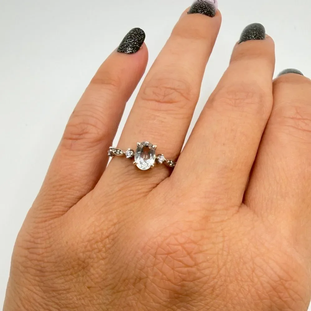 NWOT 5x7mm oval cut, light‎ Aquamarine ring w/ accent cz diamonds in solid 925!